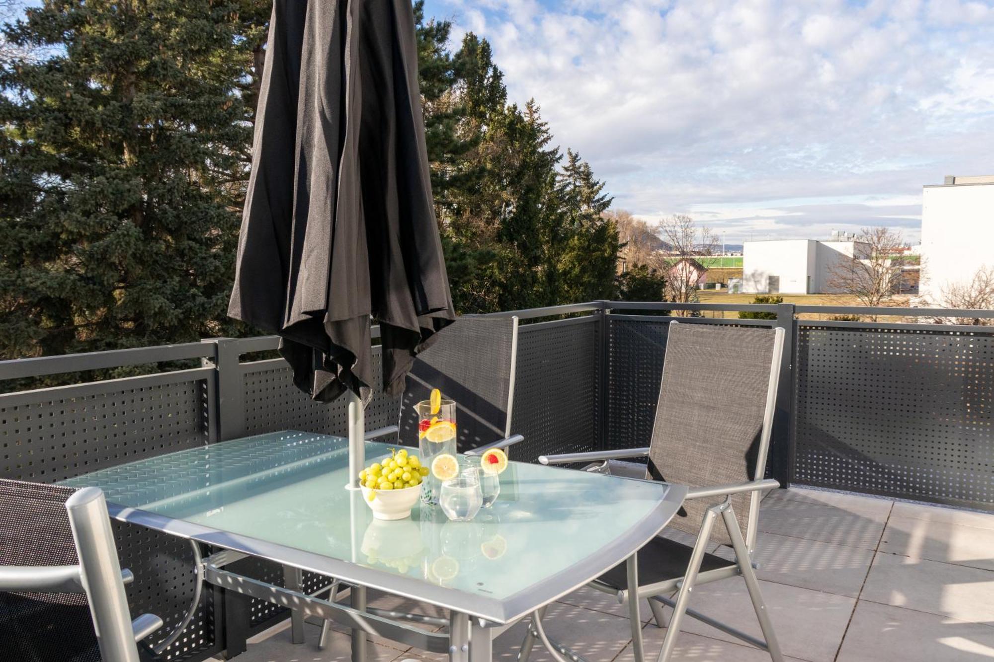 Noblenest: Terrasse - Netflix - Kaffee Apartment Vienna Luaran gambar